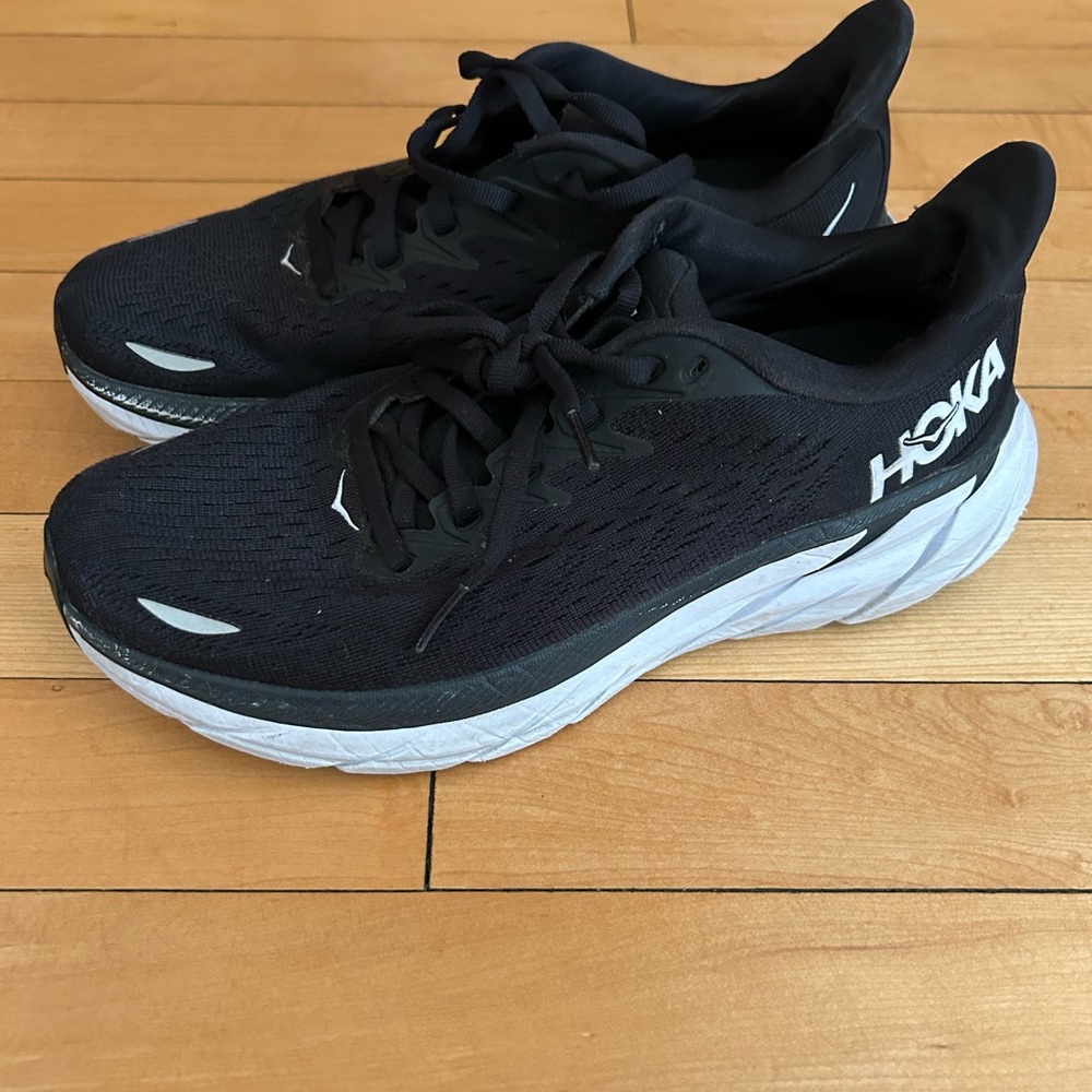 Hoka one one women’s Clifton 8 shoes sneakers